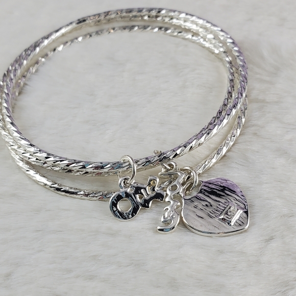 LAST CHANCE 💗 5 for $25 Liz Claiborne 3 Bangle Set "Love" - Picture 2 of 3
